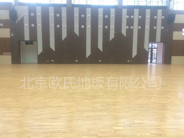 厦门翔安**实验小学体育馆柞木地板案例-3