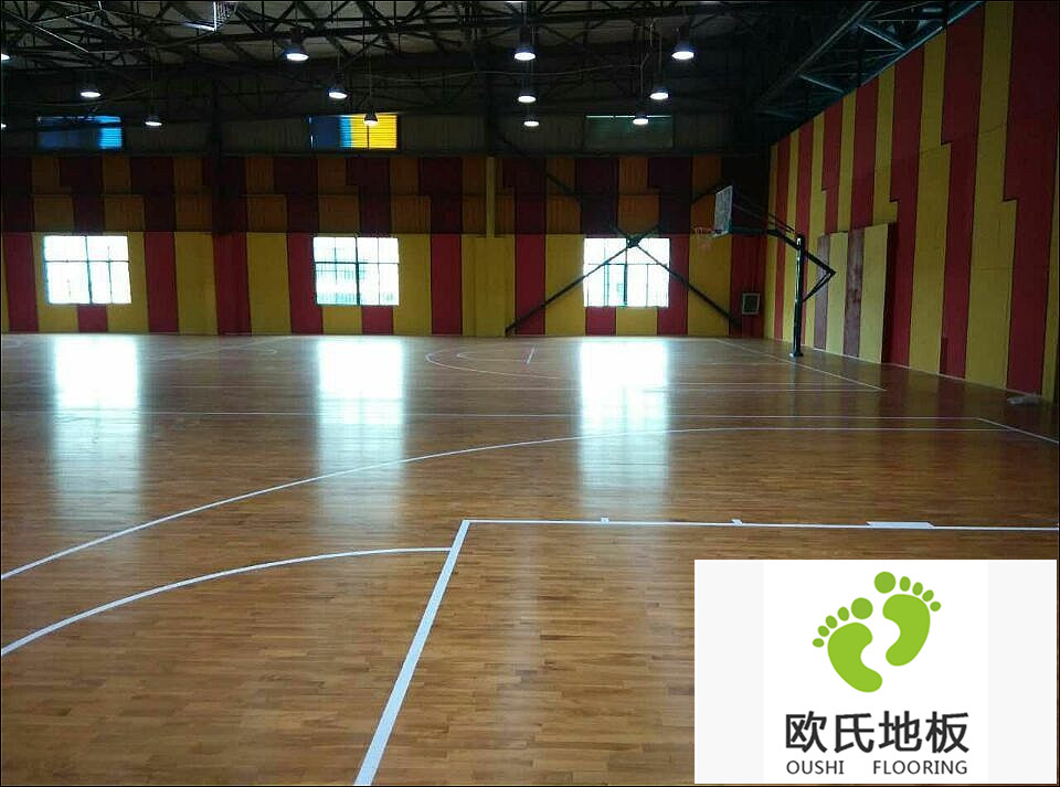 海南三亚师部国兴体育俱乐部篮球馆木地板竣工